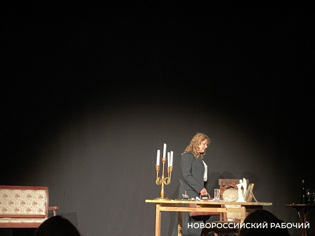 С образа Пушкина сняли лишний пафос. Новороссийцам показали моноспектакль