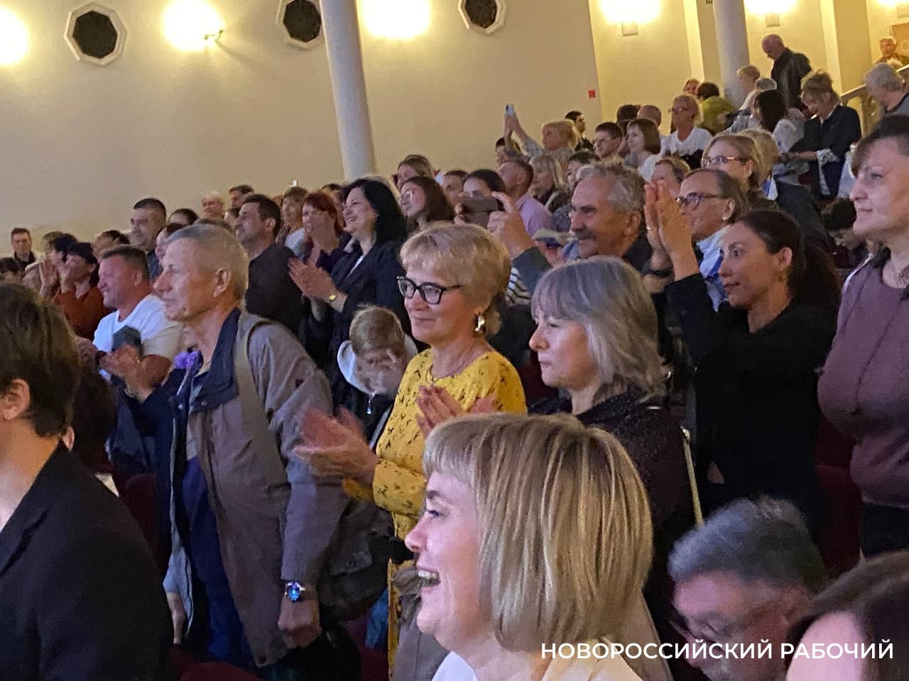 В Новороссийске театр с родины Зельдина собрал почти 700 зрителей