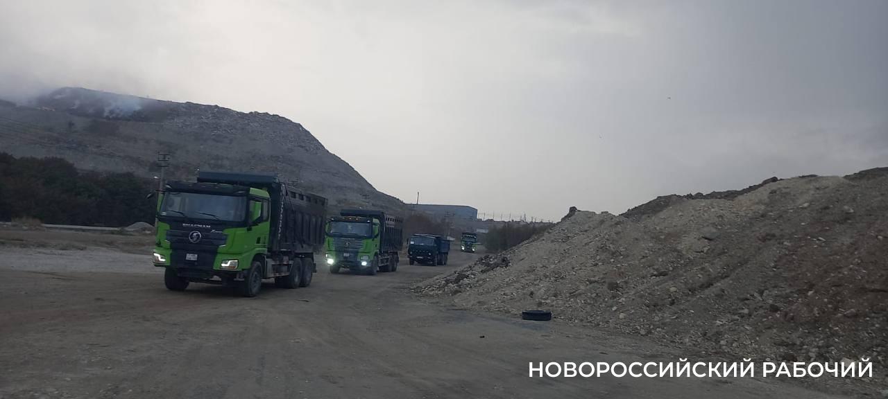 В Новороссийске площадь пожара на Щелбе составляет 700 кв. м. – жителям нечем дышать