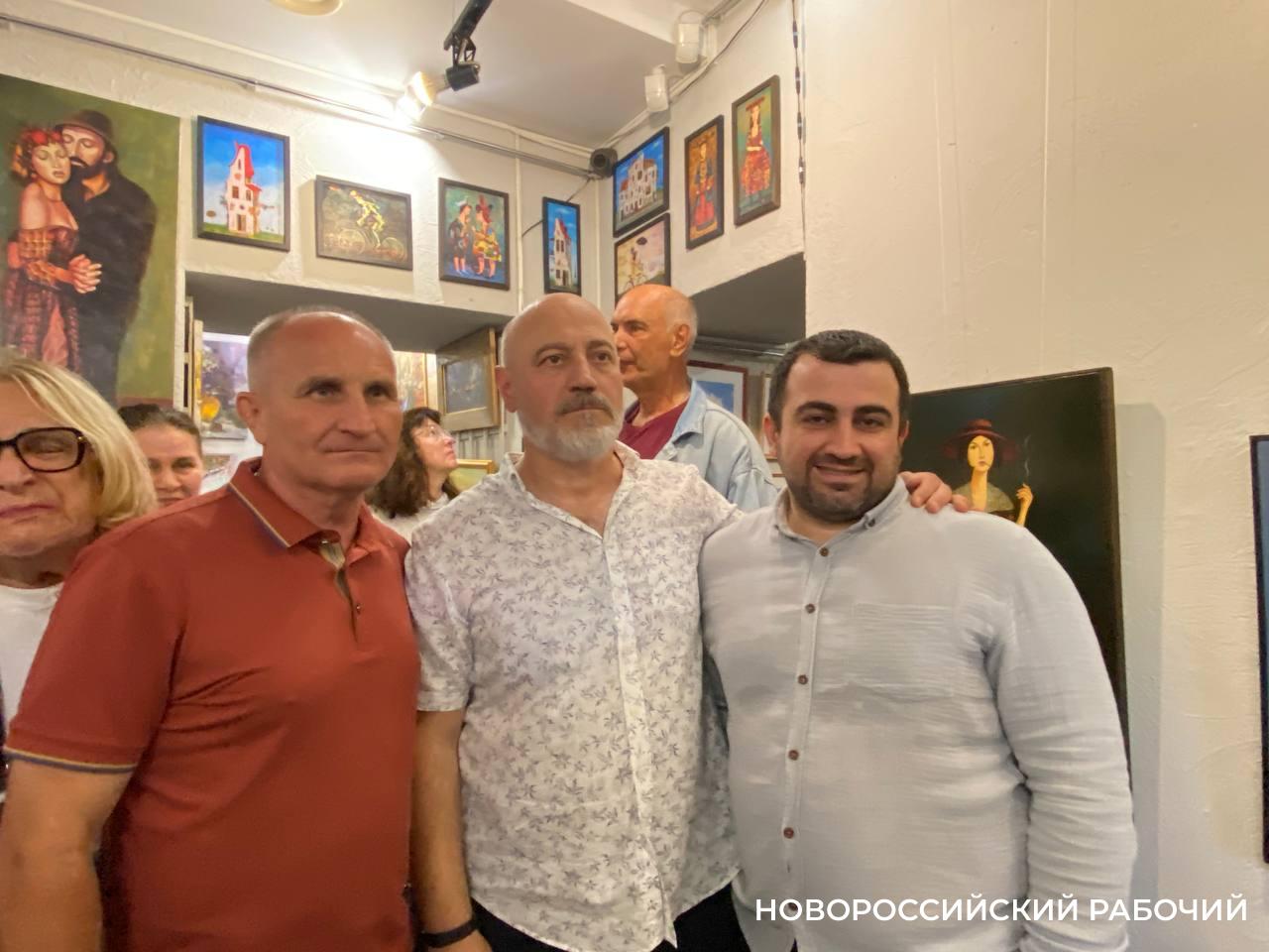 В Новороссийске открылась выставка художника, чью картину купил Рокфеллер