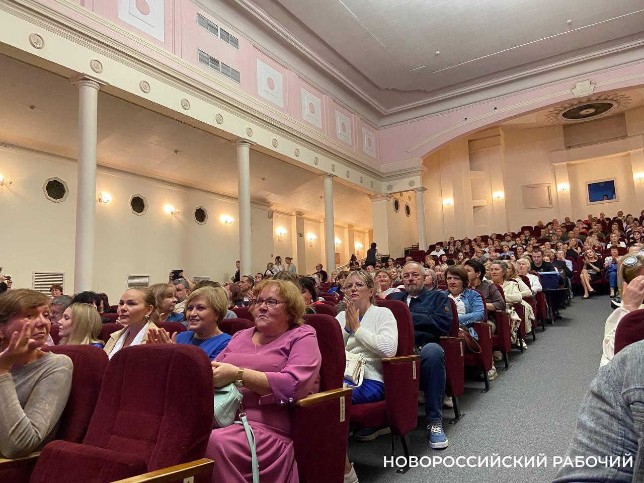 Советы дня на 21 октября: о цементе, первом планетарии и Новороссийском народном драматическом театре