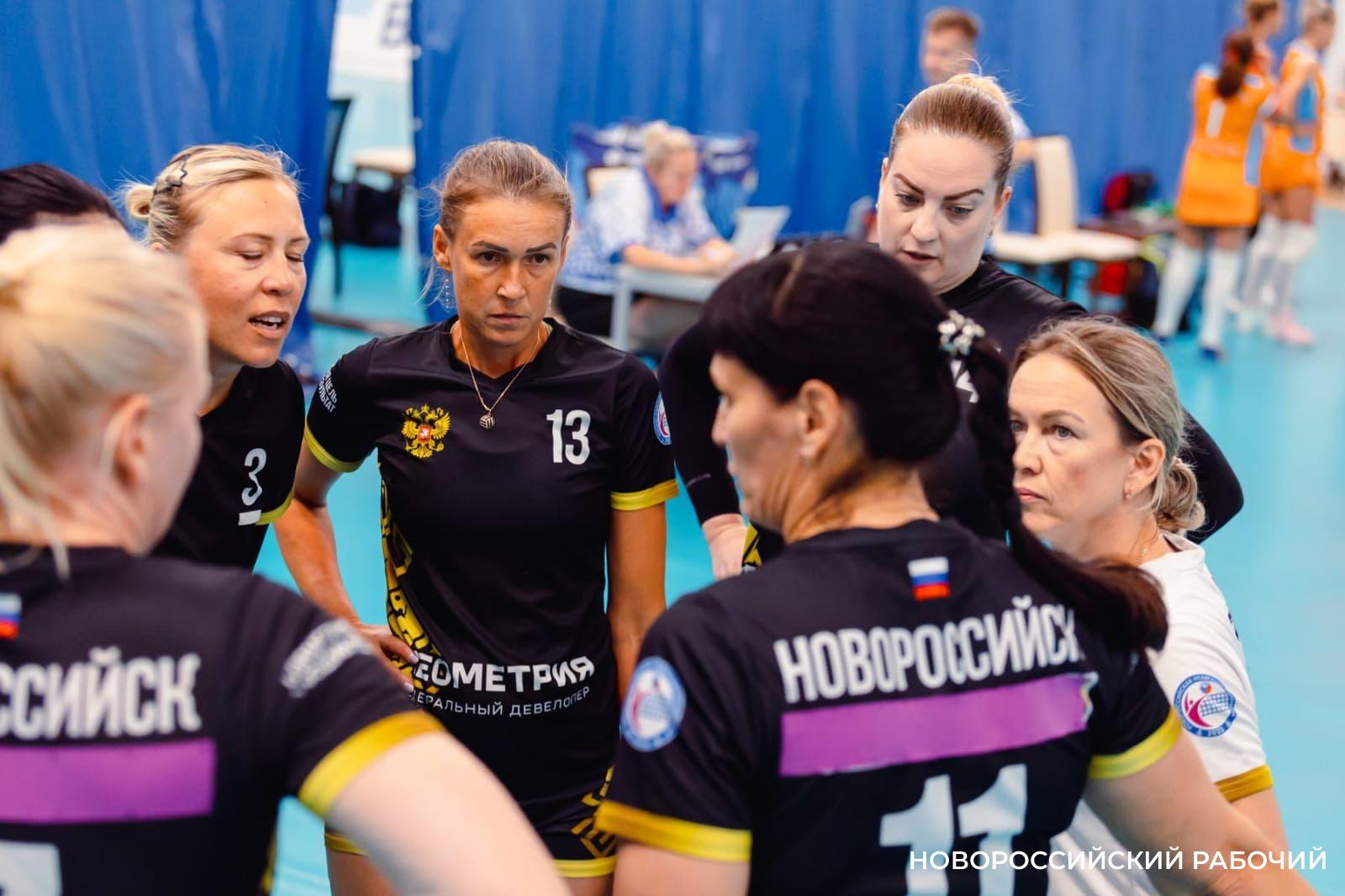 Золотые девушки 40+. Как команда ветеранов из Новороссийска играет и живет без поражений