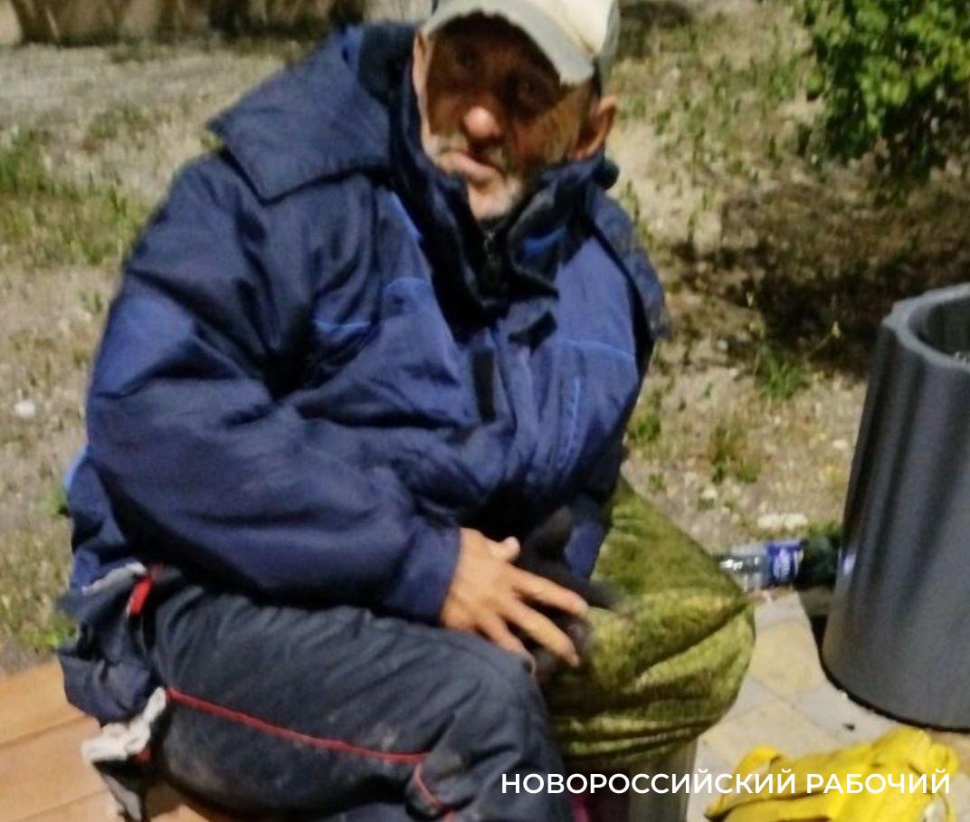 В Новороссийске 10 месяцев во дворах живет бродяга