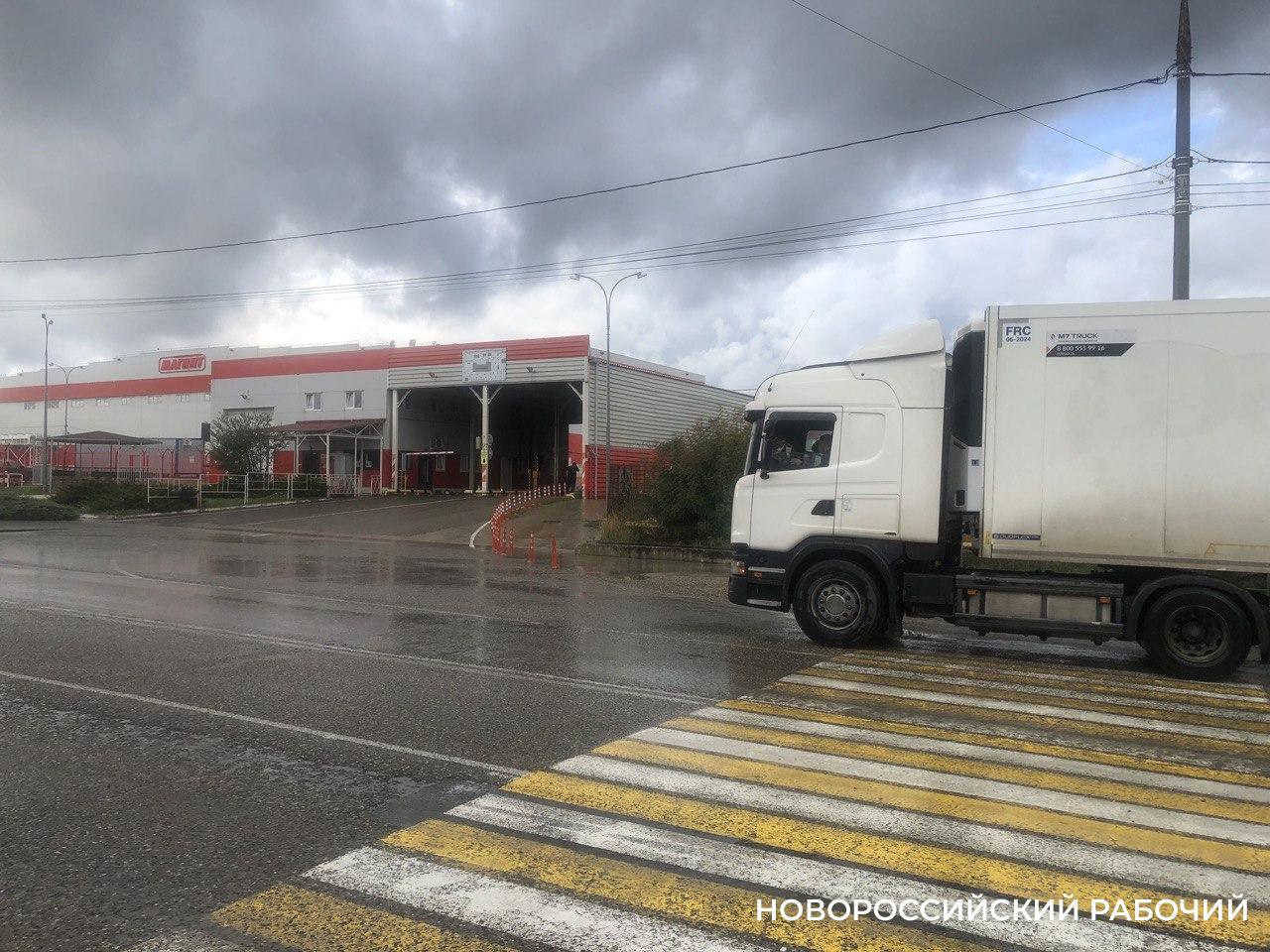 В Новороссийске дорогу, разбитую частными фурами, отремонтируют за бюджетные деньги