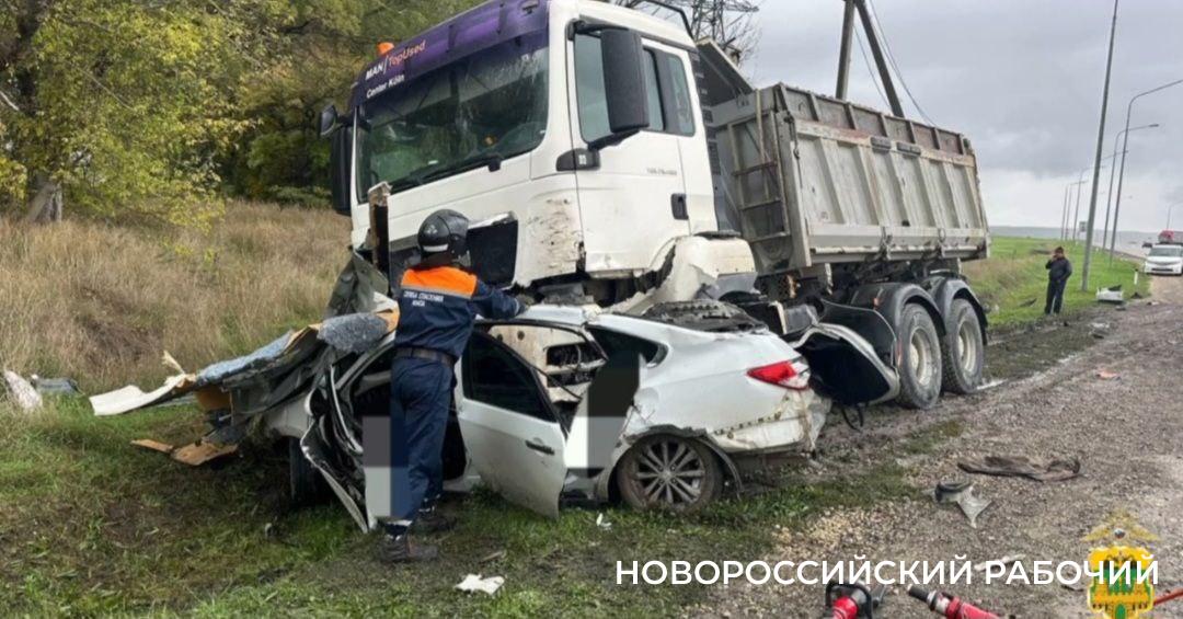 На скользкой дороге в Новороссийске в ДТП погиб водитель
