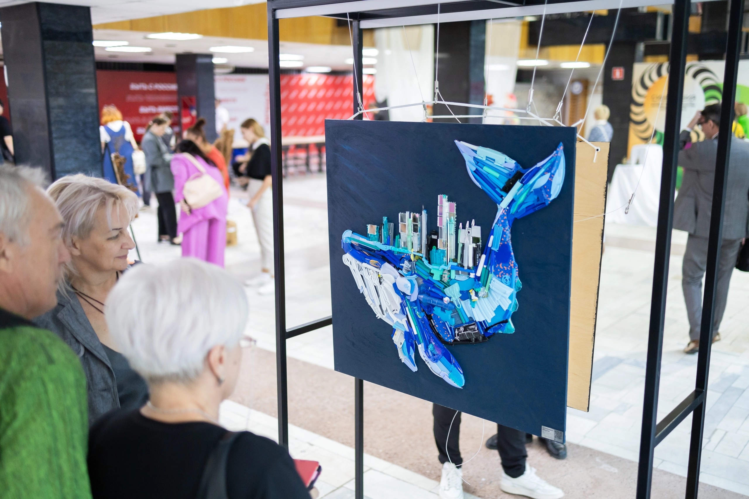 Выставка картин из сломанных детских игрушек открылась в Новороссийске