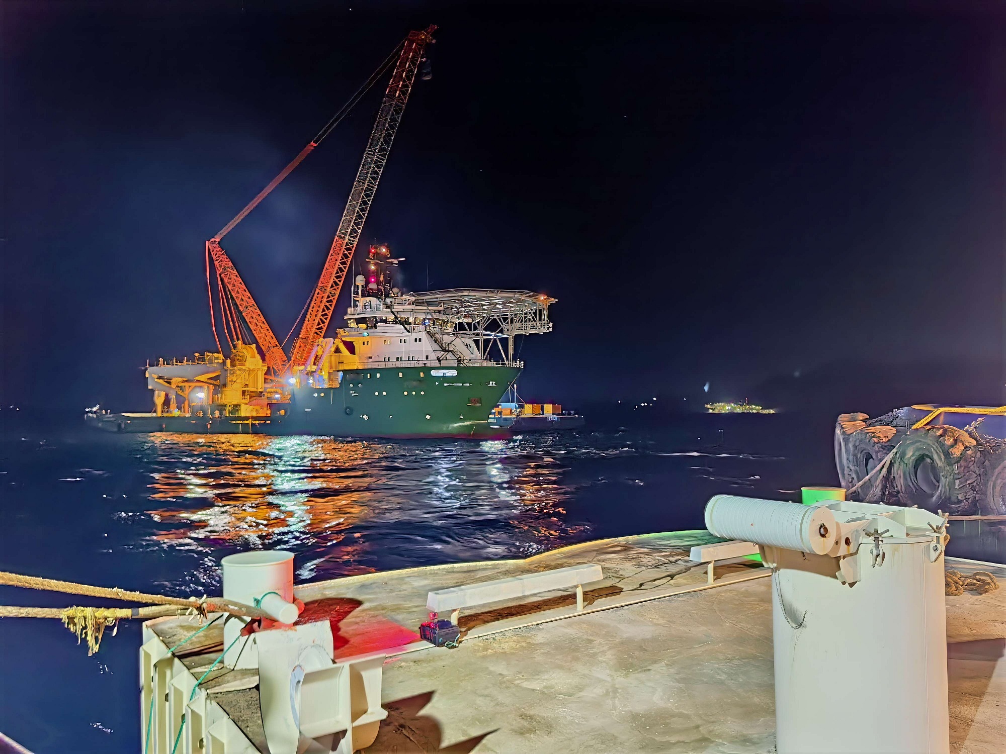 Под Новороссийском КТК установил 400-тонные якоря для новых выносных причалов