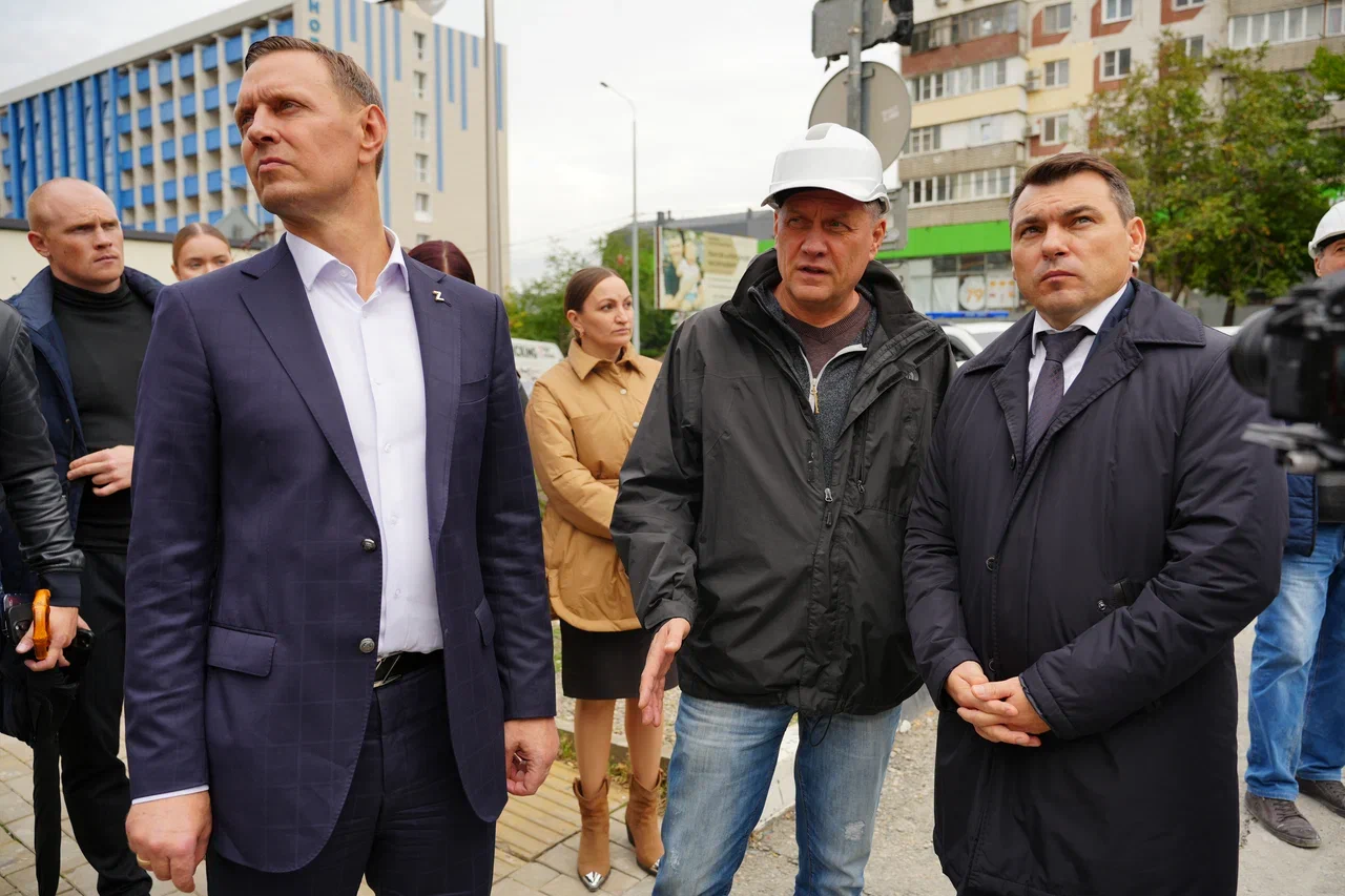 До 15 ноября отремонтируют крышу дома в Новороссийске, пострадавшего от атаки ВСУ