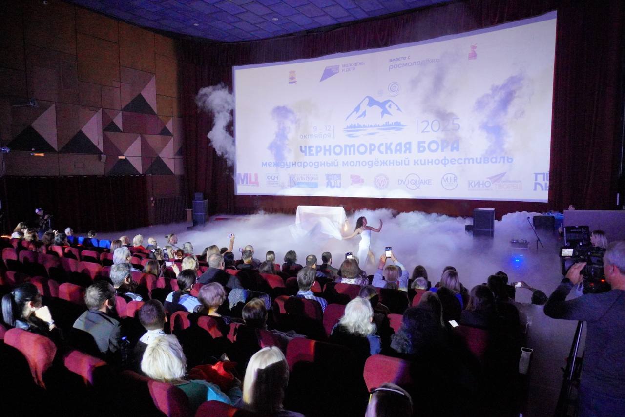 Красная дорожка, звезды и короткий метр. В Новороссийске идет кинофестиваль «Черноморская бора»