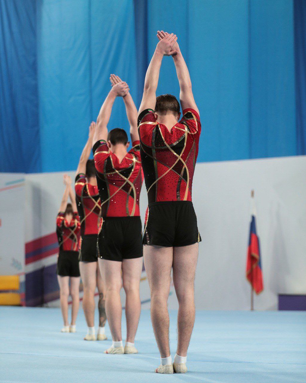 До золота — полтора балла! Акробаты из Новороссийска завоевали серебро Всероссийских соревнований