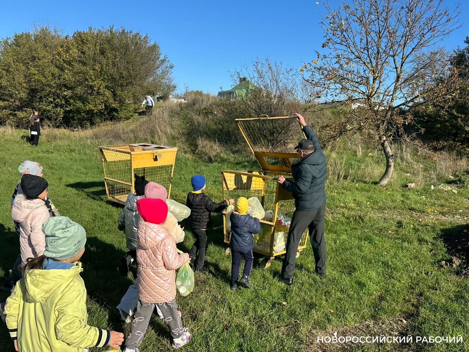 В Новороссийске прошел «Час пластика». Рекорд субботника поставили  на Шесхарисе