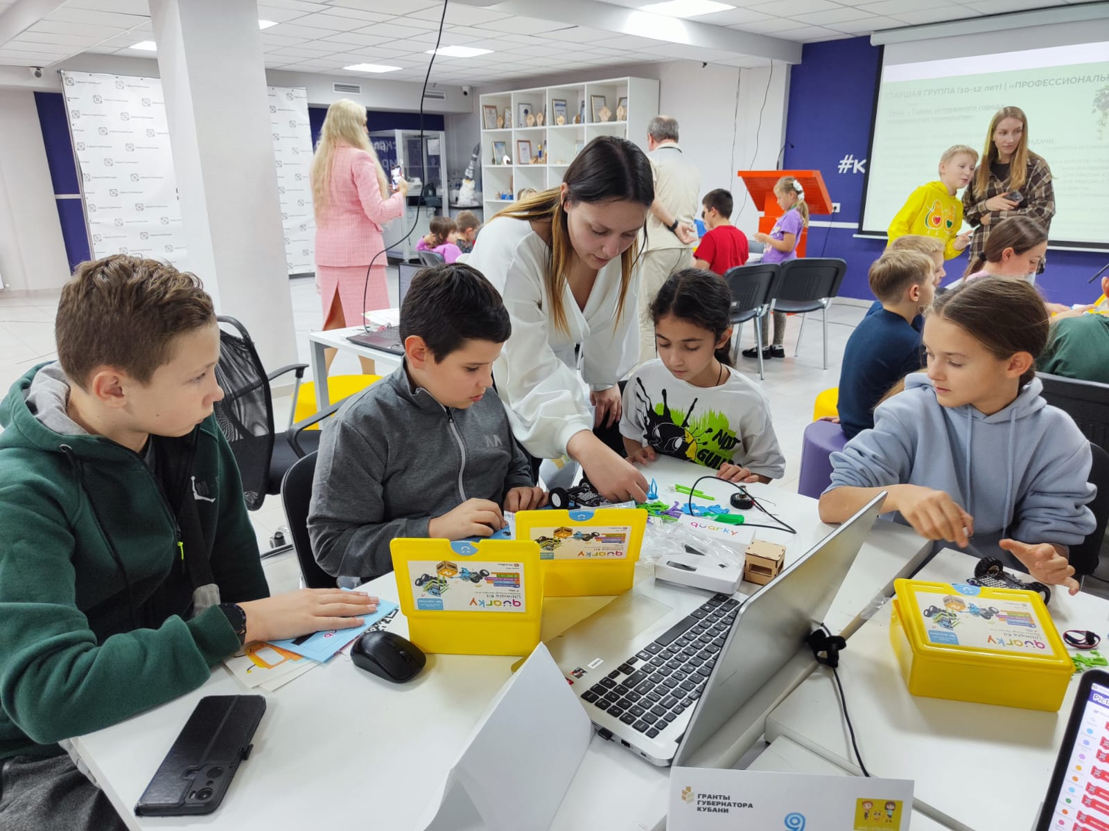 Будущее начинается здесь: юные новороссийцы  покорили мир роботов на хакатоне