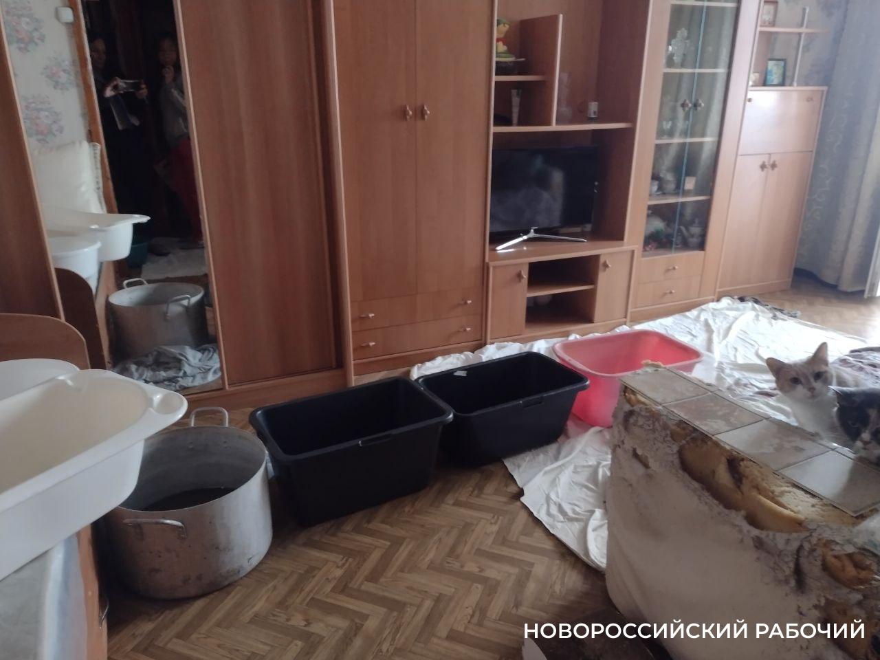 Снесло крышу второй раз! В Новороссийске многострадальный дом на первой линии возрождается к жизни после атаки БПЛА