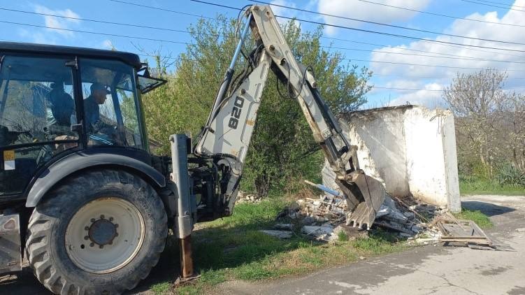 В Новороссийске по суду снесли 5 незаконных строений