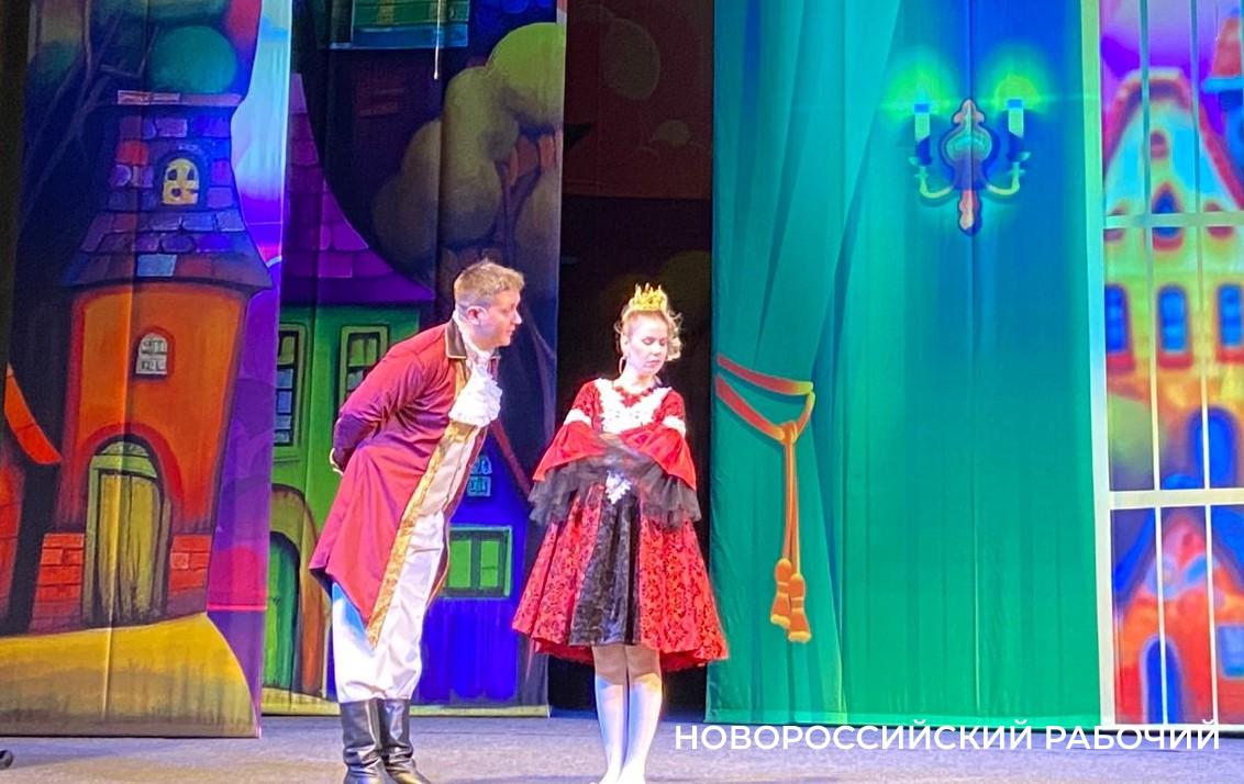 Новороссийский театр на гастролях в Ставрополе показывает прошлое, настоящее и будущее