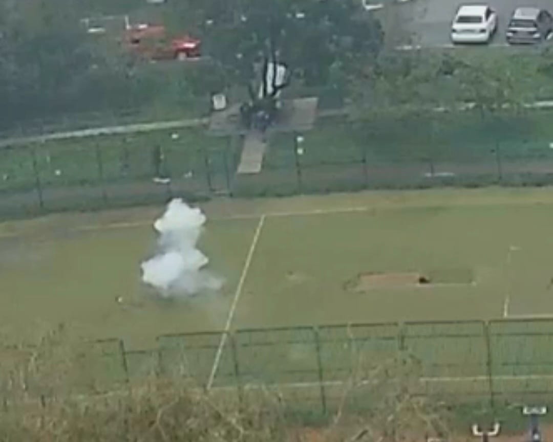 В Новороссийске взрыв петарды напугал жителей и повредил спортплощадку