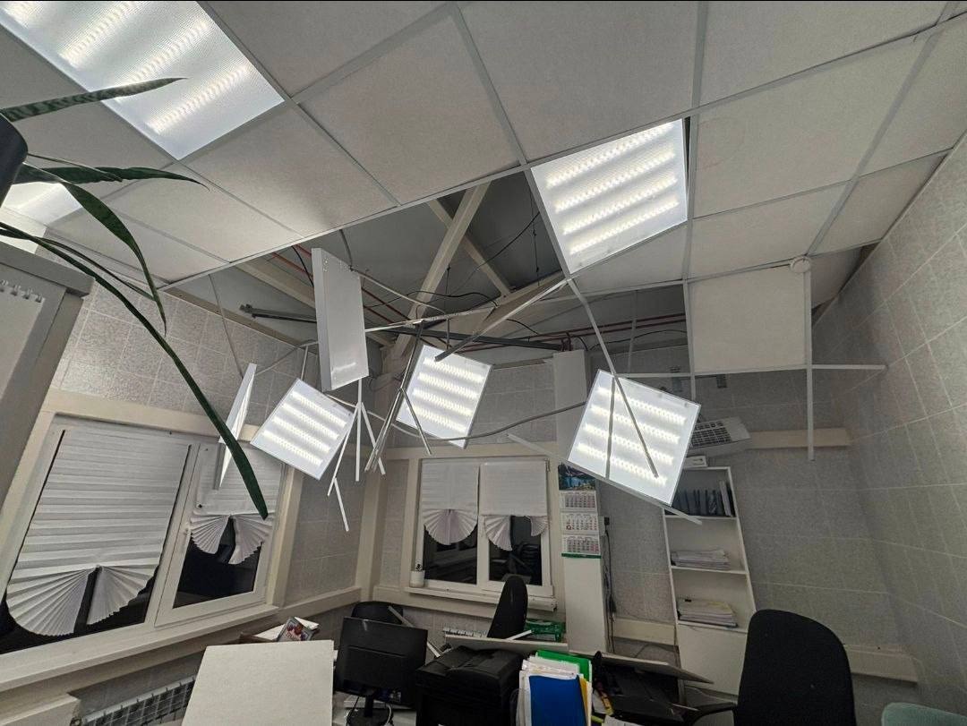 В Новороссийске из-за атаки БПЛА пострадали дома, квартиры, спортшкола и поликлиника