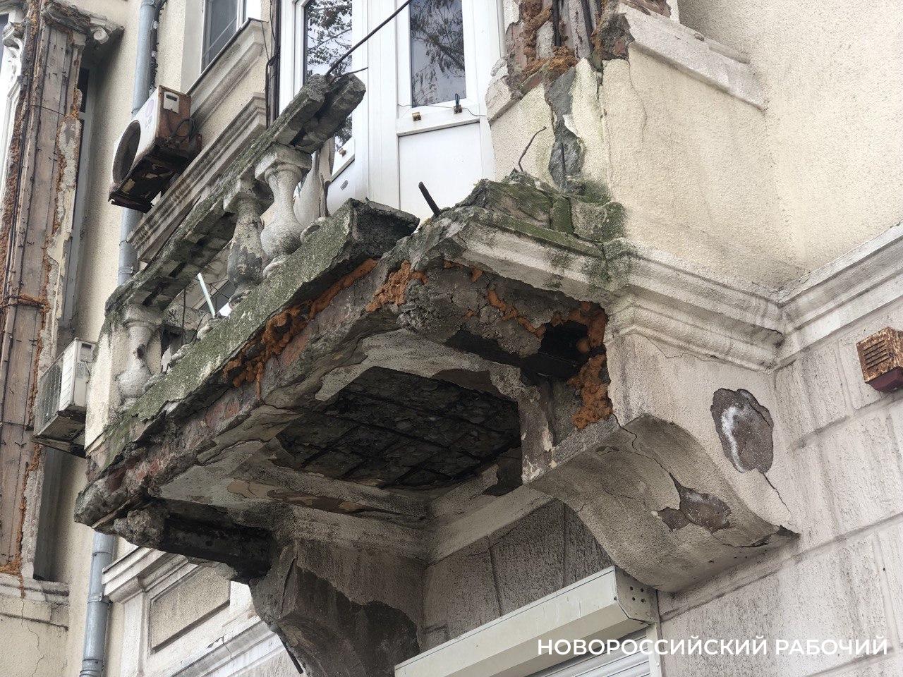 В центре Новороссийска объект культурного наследия будет разрушаться еще 2 года