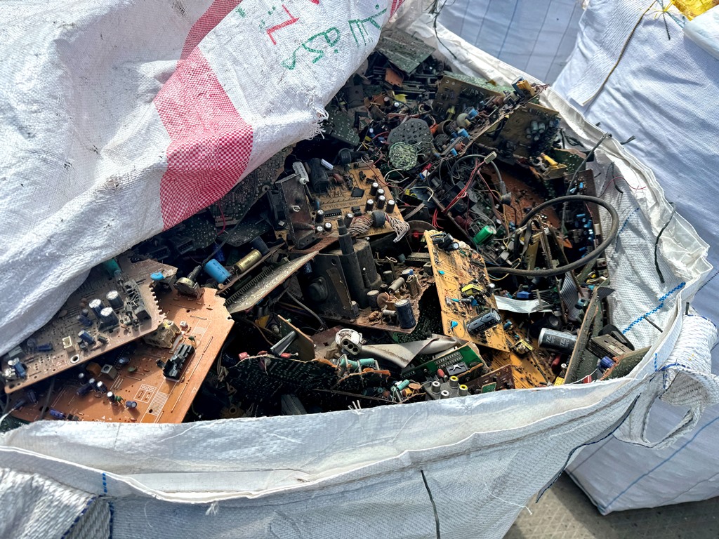 В Новороссийске пресекли контрабанду 19 тонн лома с драгоценными металлами