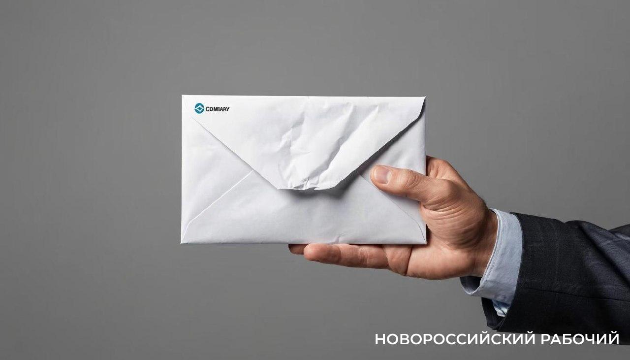 Судебного пристава из Новороссийска пытались подкупить за 250 тысяч рублей