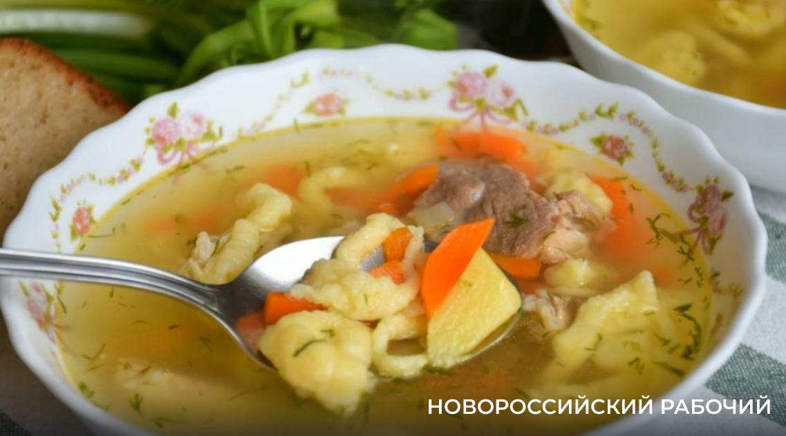 Мама удивится и похвалит вас за произведение искусства! Приготовьте суп с клецками – ароматный и очень вкусный