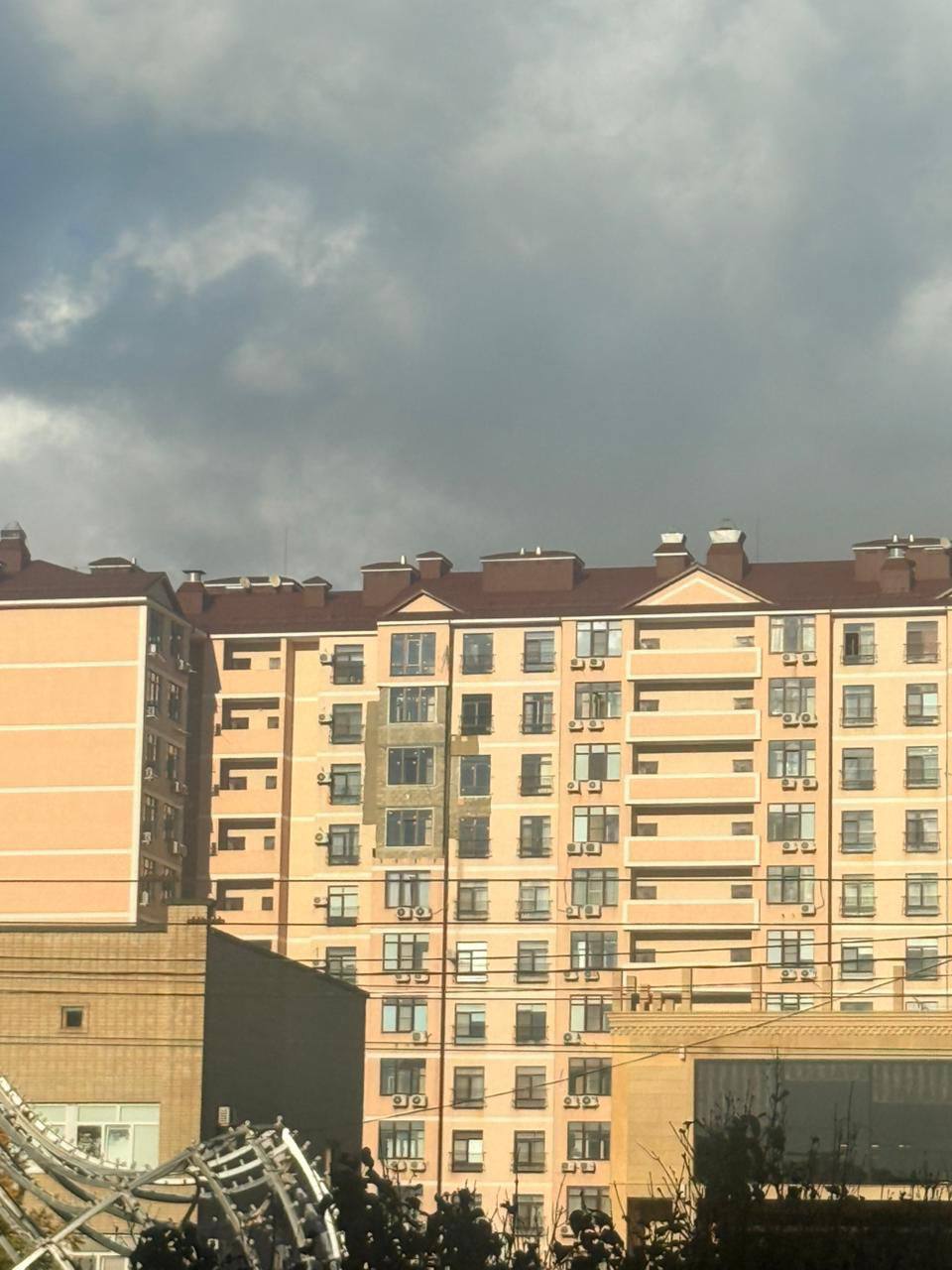 В Новороссийске восстанавливают дом, пострадавший от БПЛА 2 мая