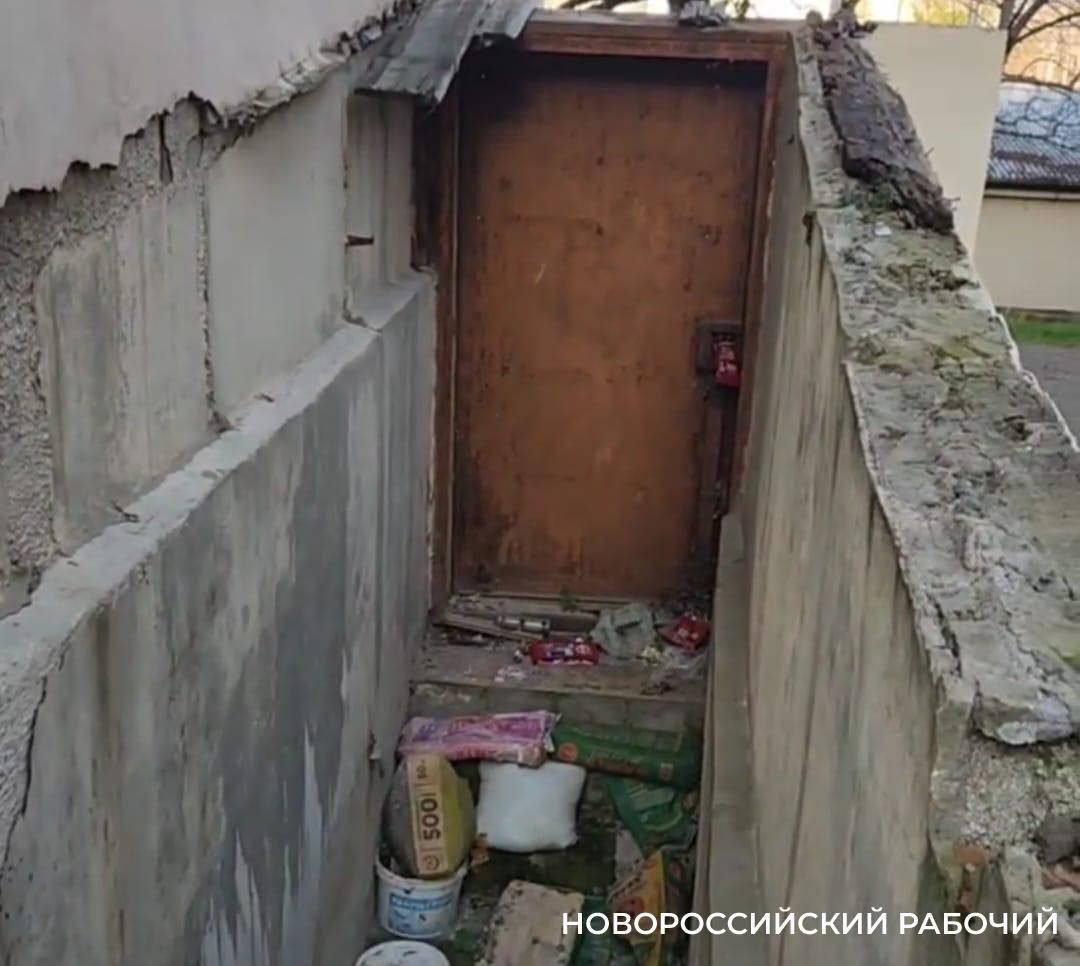 «Это мокрый подвал с крысами!» В Новороссийске в ночь атаки БПЛА опубликовали списки укрытий