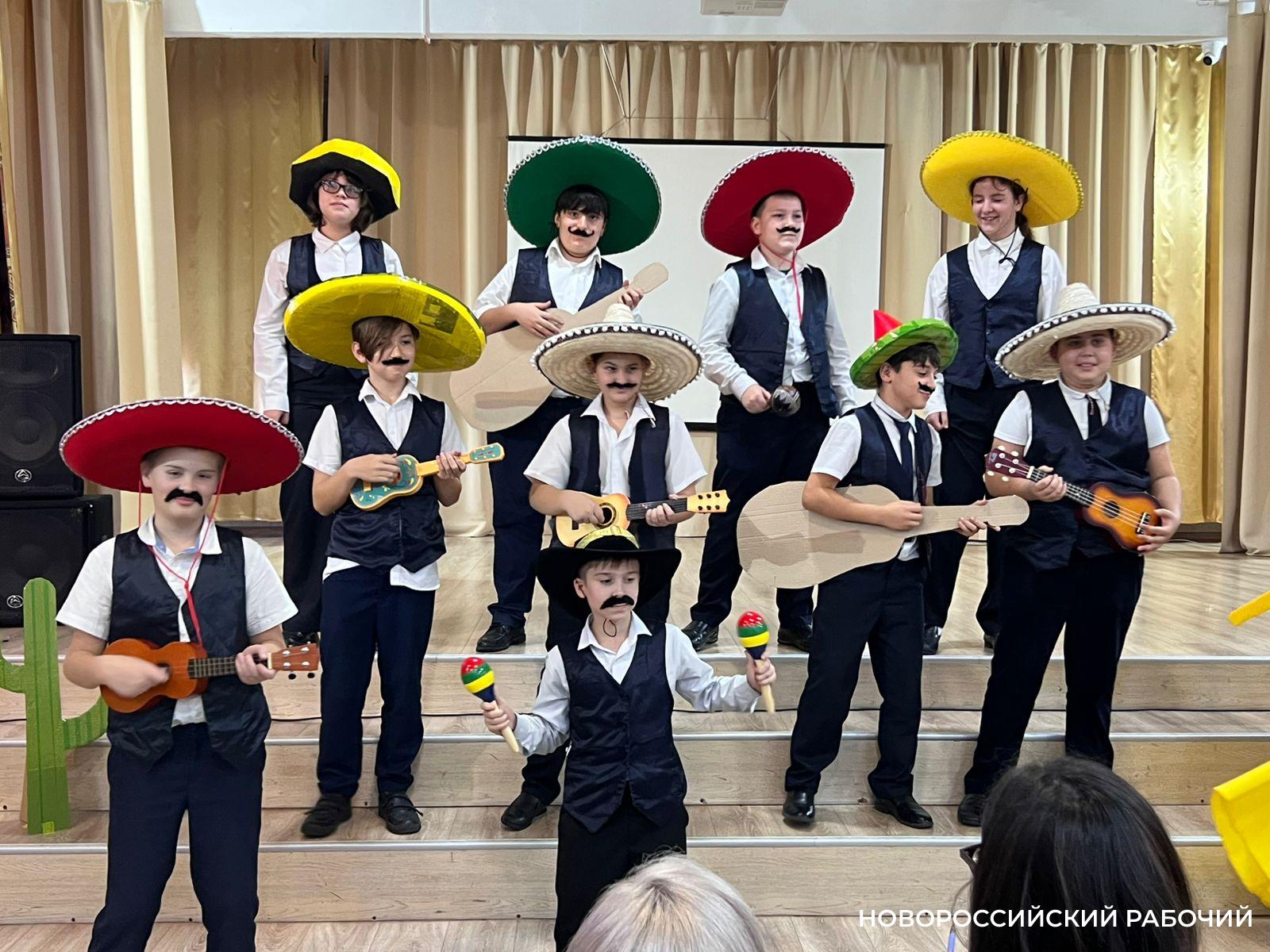 В Новороссийске на одной сцене выступили «китайцы», «аварцы», «грузины» и «мексиканцы»