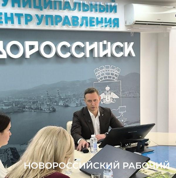 За 20 минут «горячей линии» глава города Новороссийска Андрей Кравченко успел ответить на пять вопросов жителей