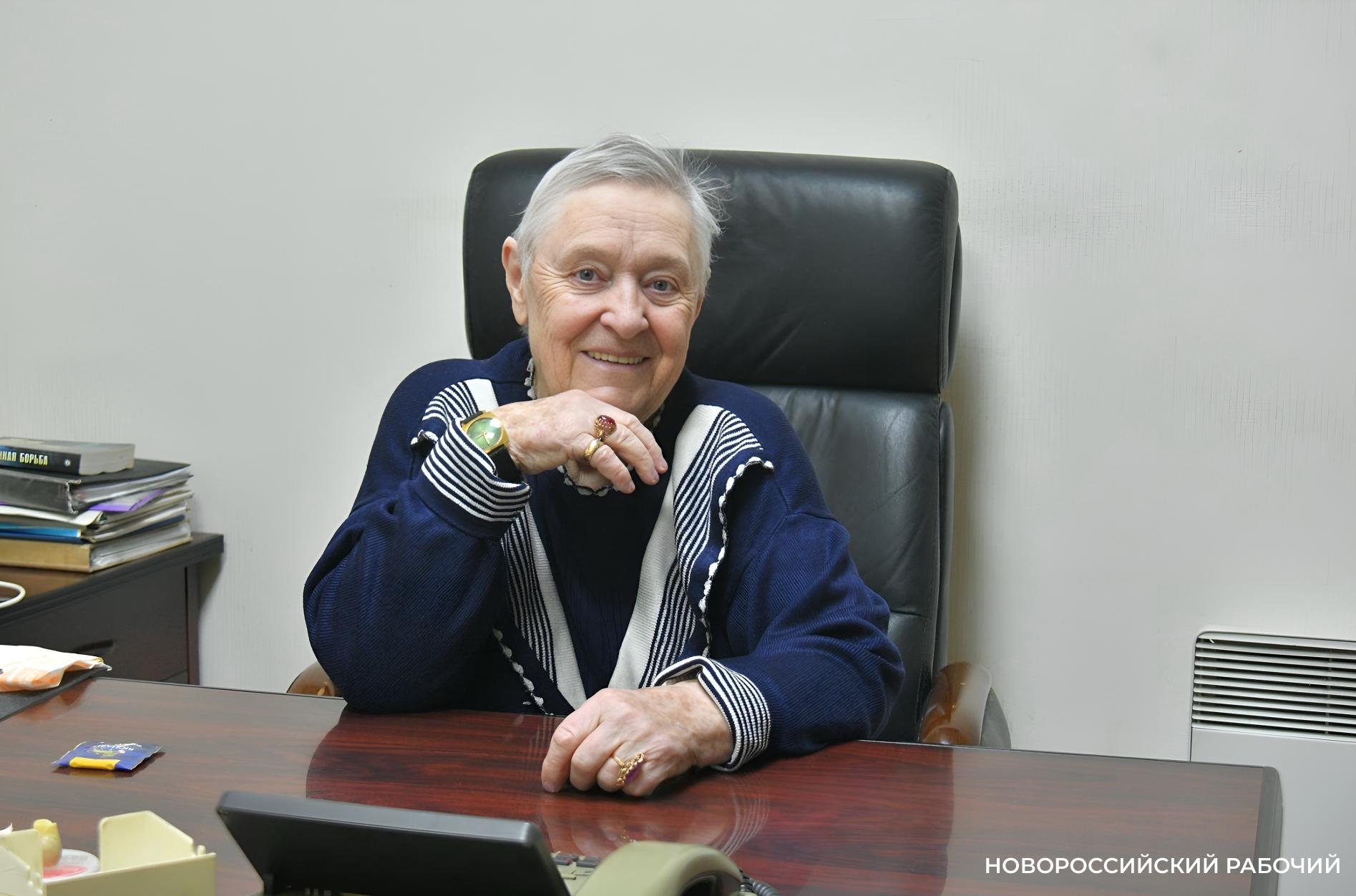 Всегда ваша, Элеонора! Подписчица «Новороссийского рабочего» издала книгу о газете, в которую писала последние 68 лет