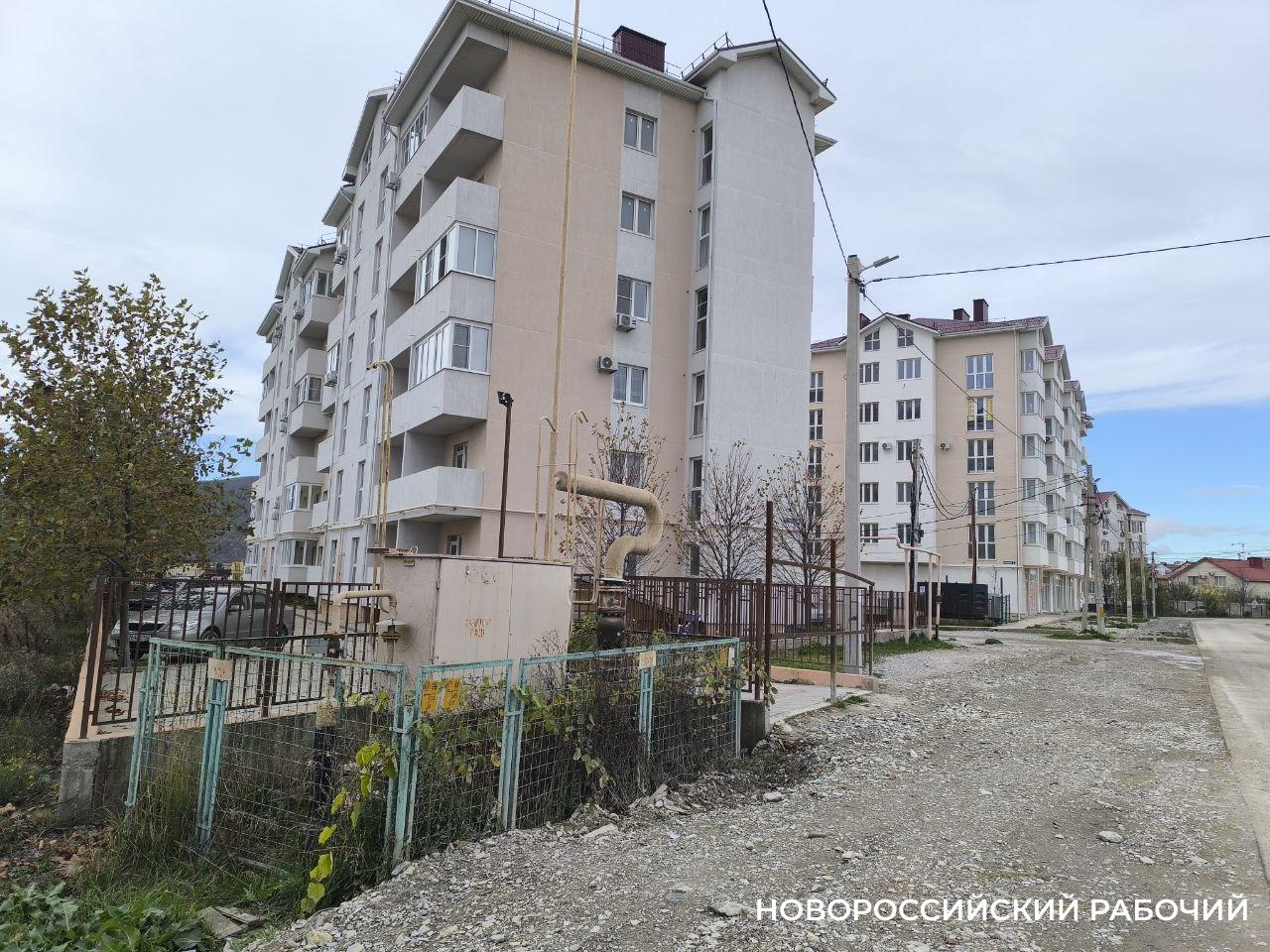 В проблемном ЖК Новороссийска жители получили газ. Кто запустит лифты?
