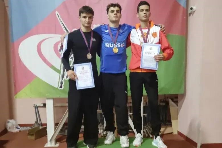 Новороссийские легкоатлеты на первенстве края завоевали медали и выполнили нормативы КМС