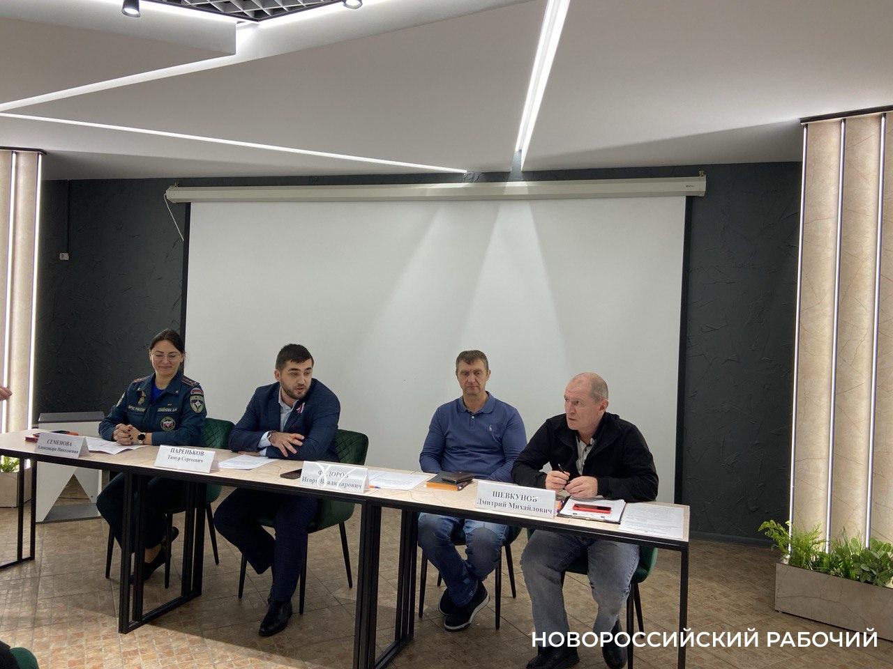 Новороссийцам дали список мест, где запускать пиротехнику и велели проверить запасные выходы