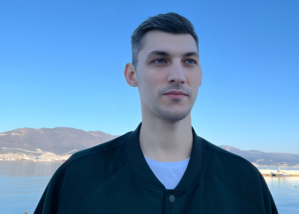 «Есть подходящие заборы!» В Новороссийске художник хочет перенести историю Новороссийска на улицы