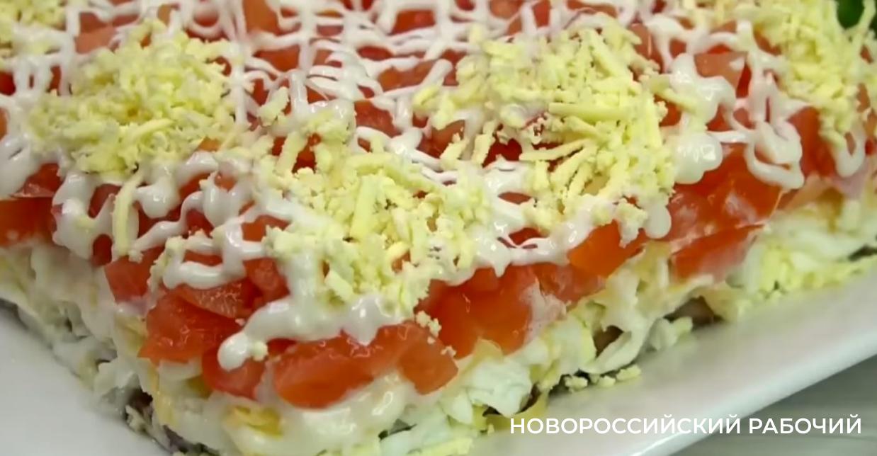 Горчицу лучше взять поострее и салат «Красный король» украсит любой новогодний стол