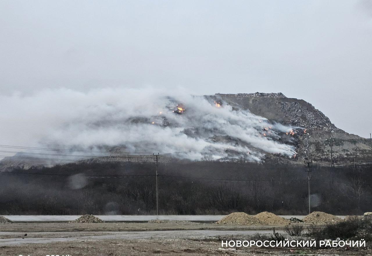 Активисты предложили организовать добровольцев для тушения пожара на мусорном полигоне в Новороссийске