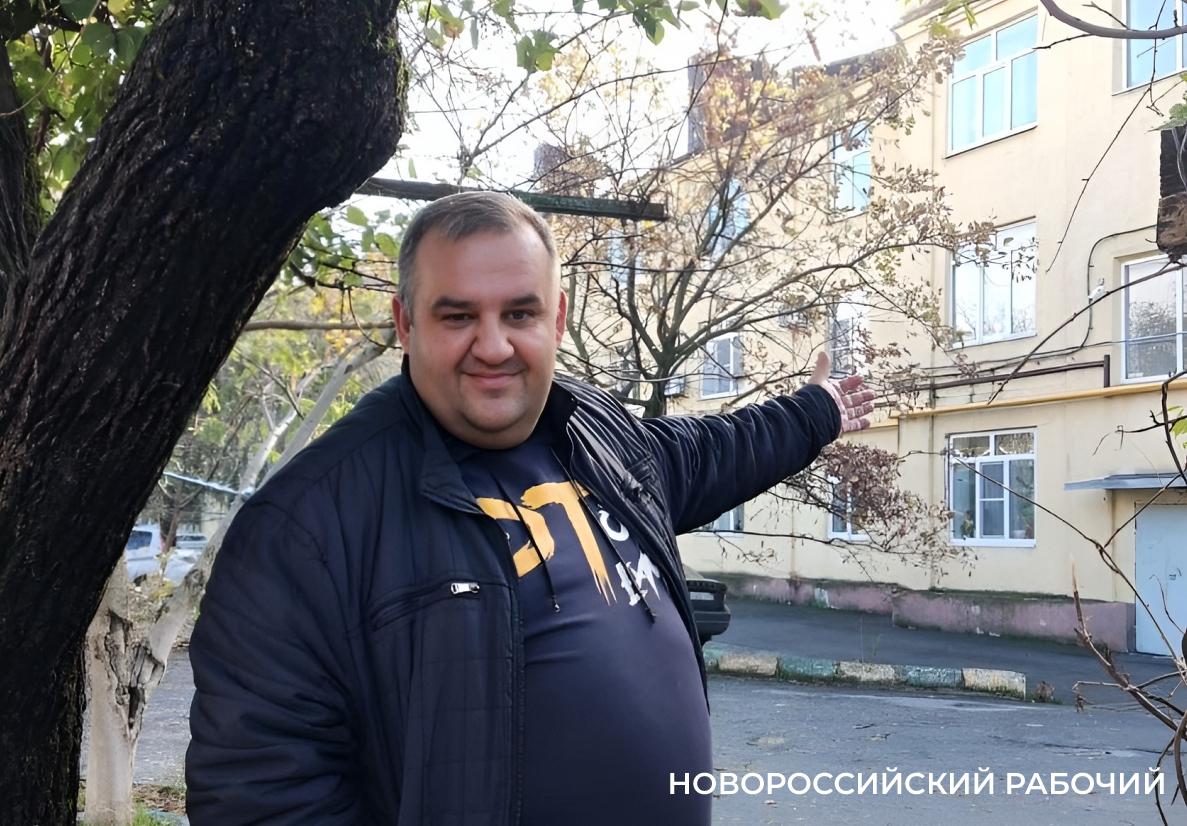 Так жить нельзя… но вы живите. В Новороссийске жители мучаются в доме рядом с дорогой на элеватор