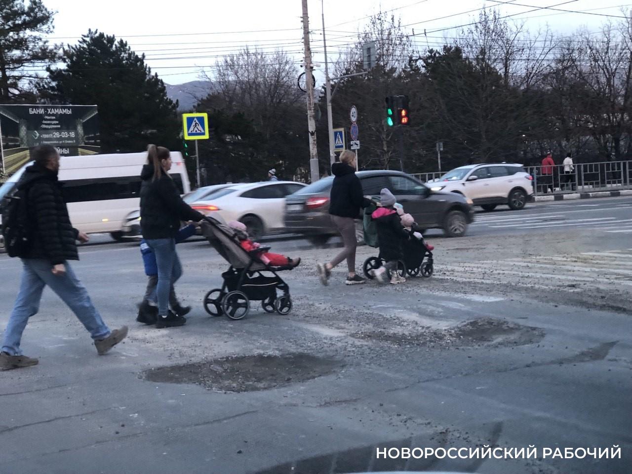 В Новороссийске начнут латать новые ямы по старым адресам