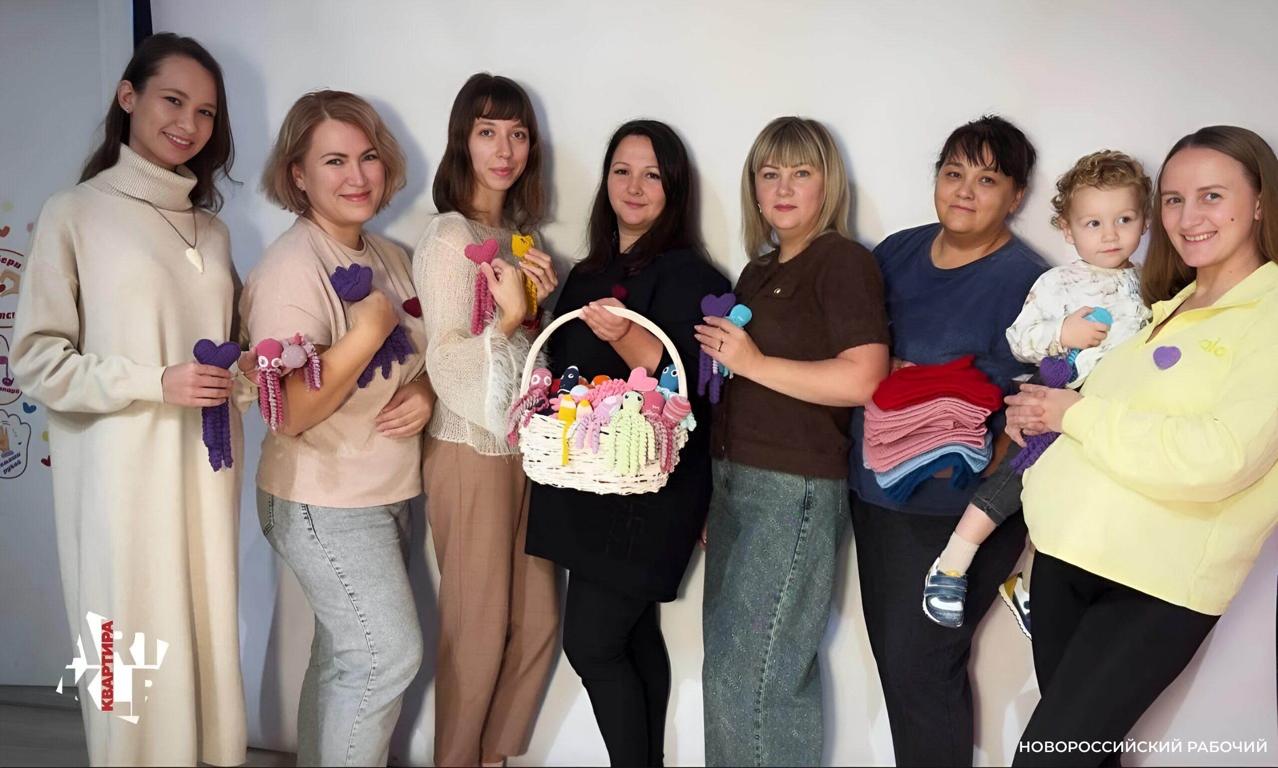 Под Новороссийском волонтеры вяжут осьминожек для деток, которые поспешили родиться