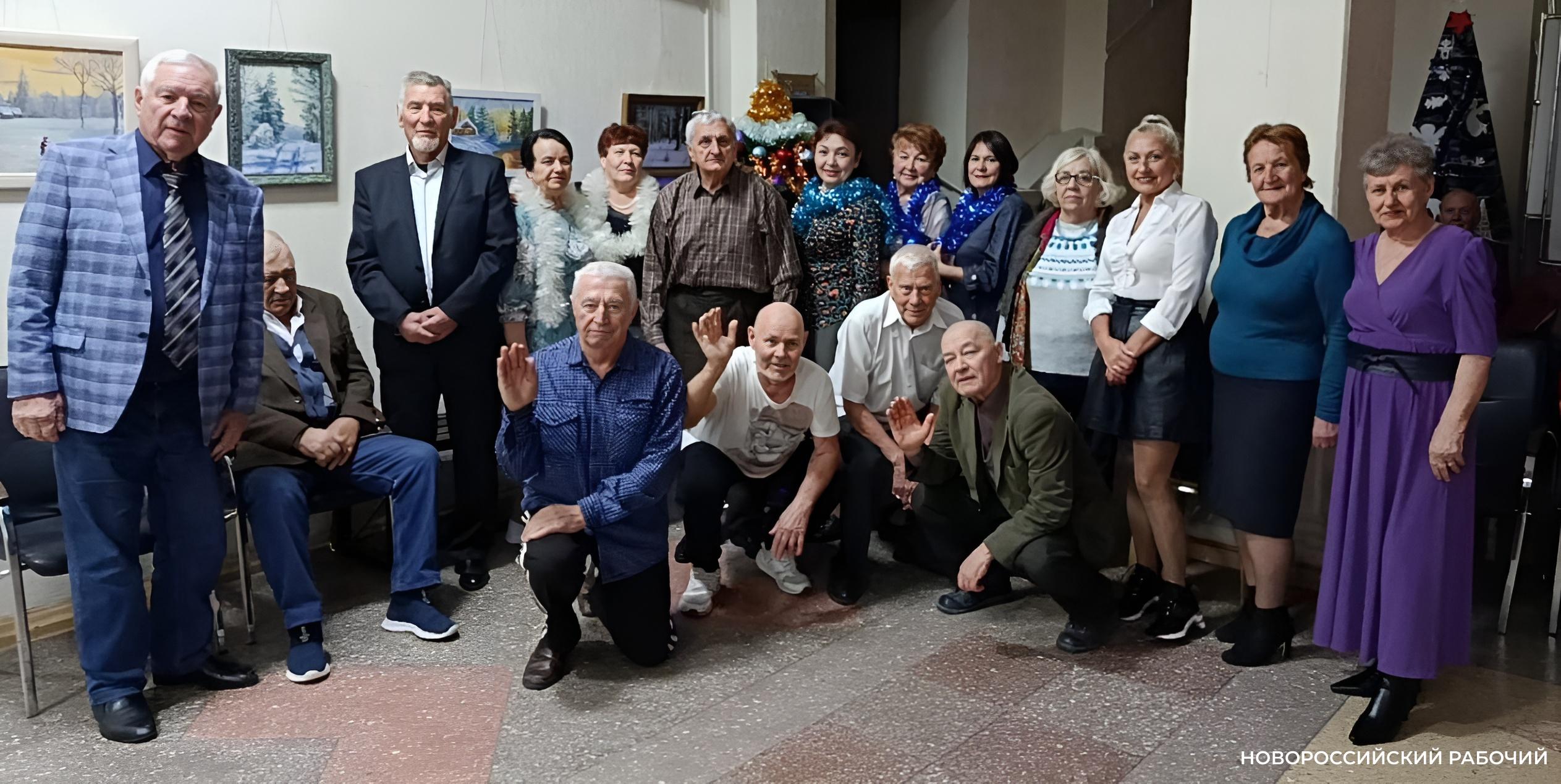 Танцы — это терапия одиночества! В Новороссийске на вечеринках «60+» люди дружат, общаются и женятся