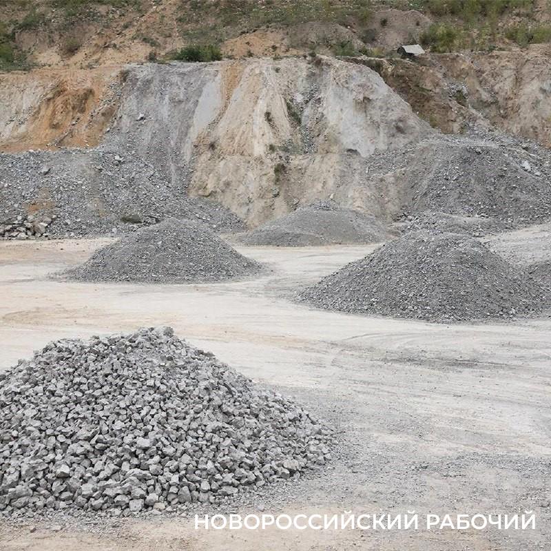 Под Новороссийском остановили работу карьера