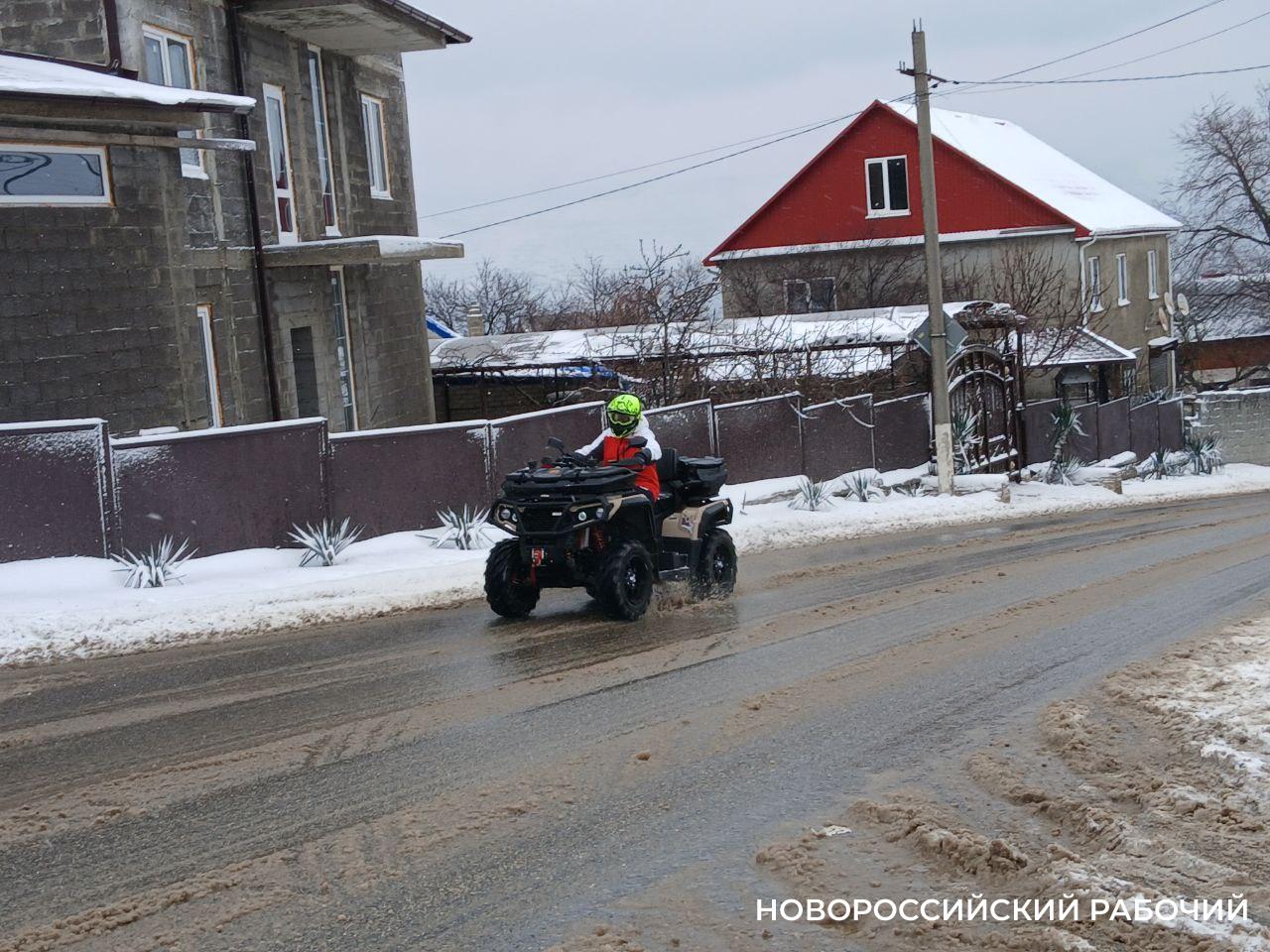 «На работу ехать на санках?» Будут ли утром в Новороссийске почищены дороги