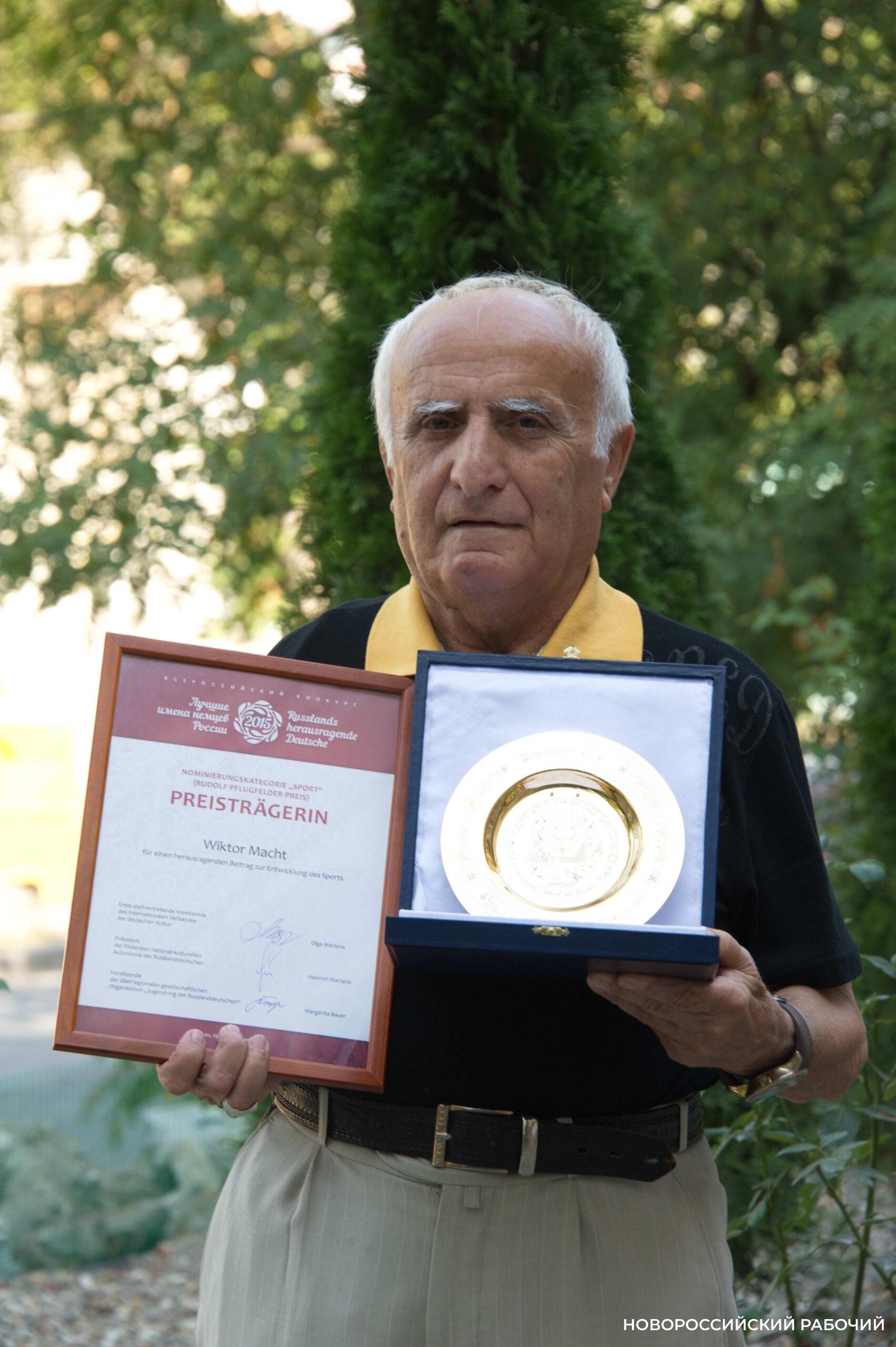 На 88-м году жизни скончался легендарный новороссиец Виктор Махт