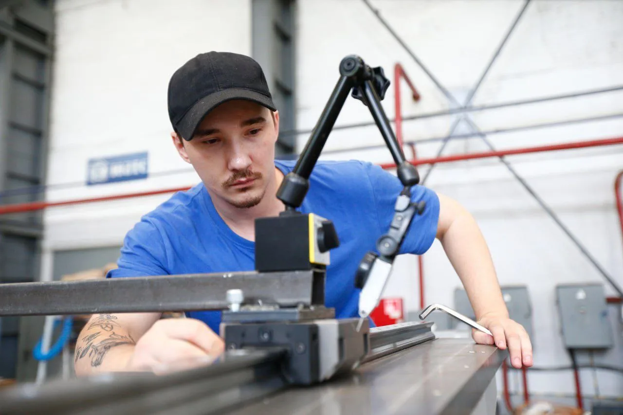 Вениамин Кондратьев: Не менее 75 предприятий региона повысят качество услуг и усовершенствуют рабочие процессы в рамках нацпроекта «Эффективная и конкурентная экономика»