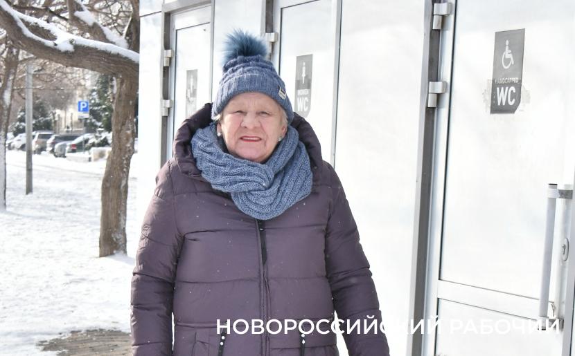 В Новороссийске «смотритель» общественного туалета трудится без перерыва на стихию