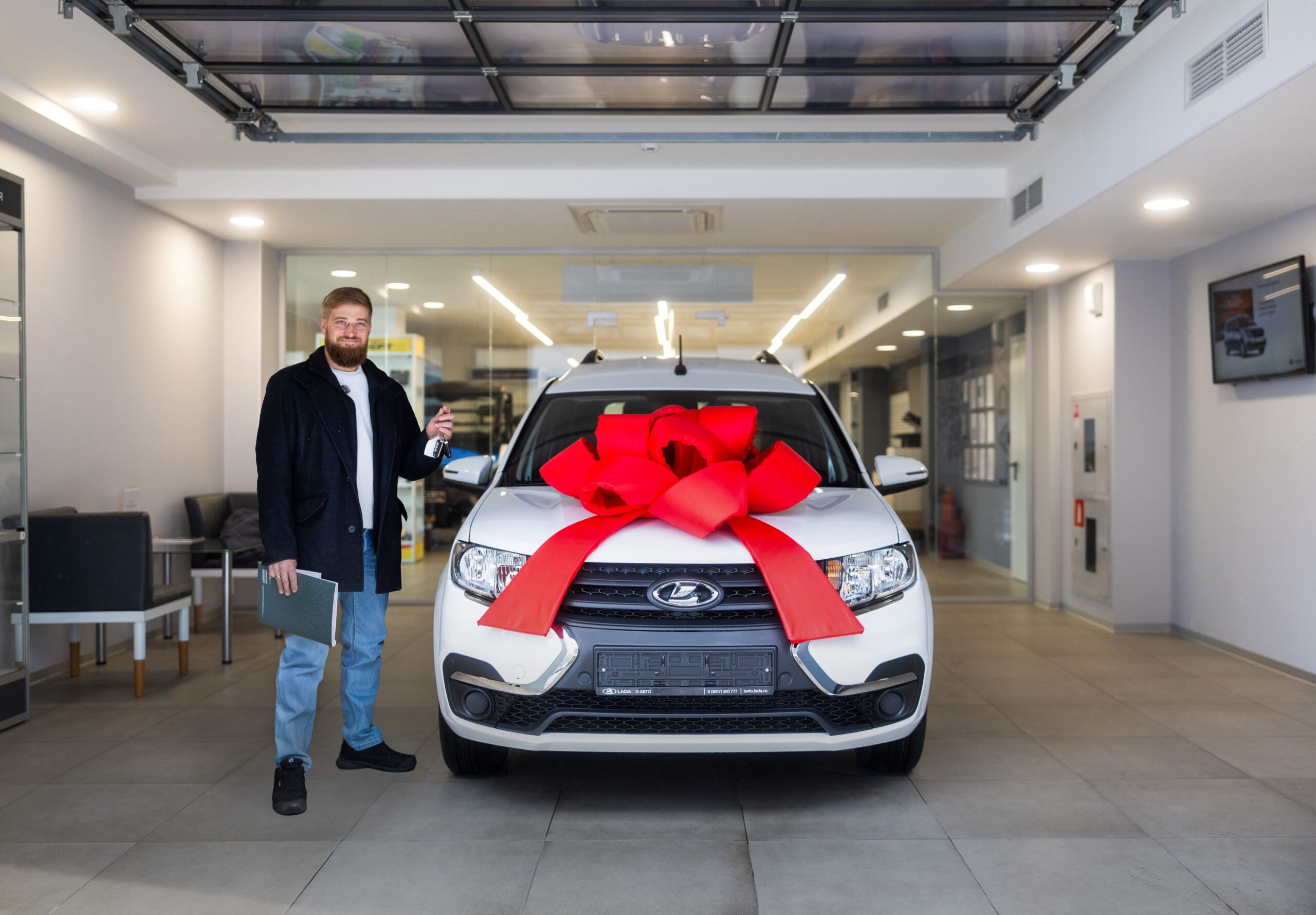 Электромонтер из Новороссийска получил 7-местную «Ладу» за четвертого ребенка