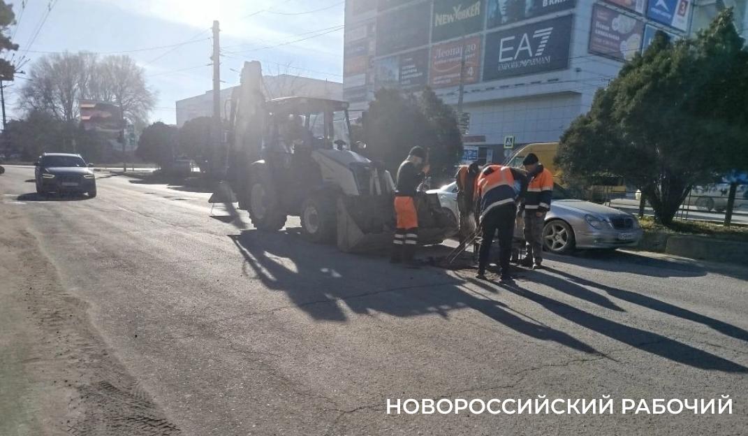 Сегодня в Новороссийске началась подготовка к ремонту ям на дорогах