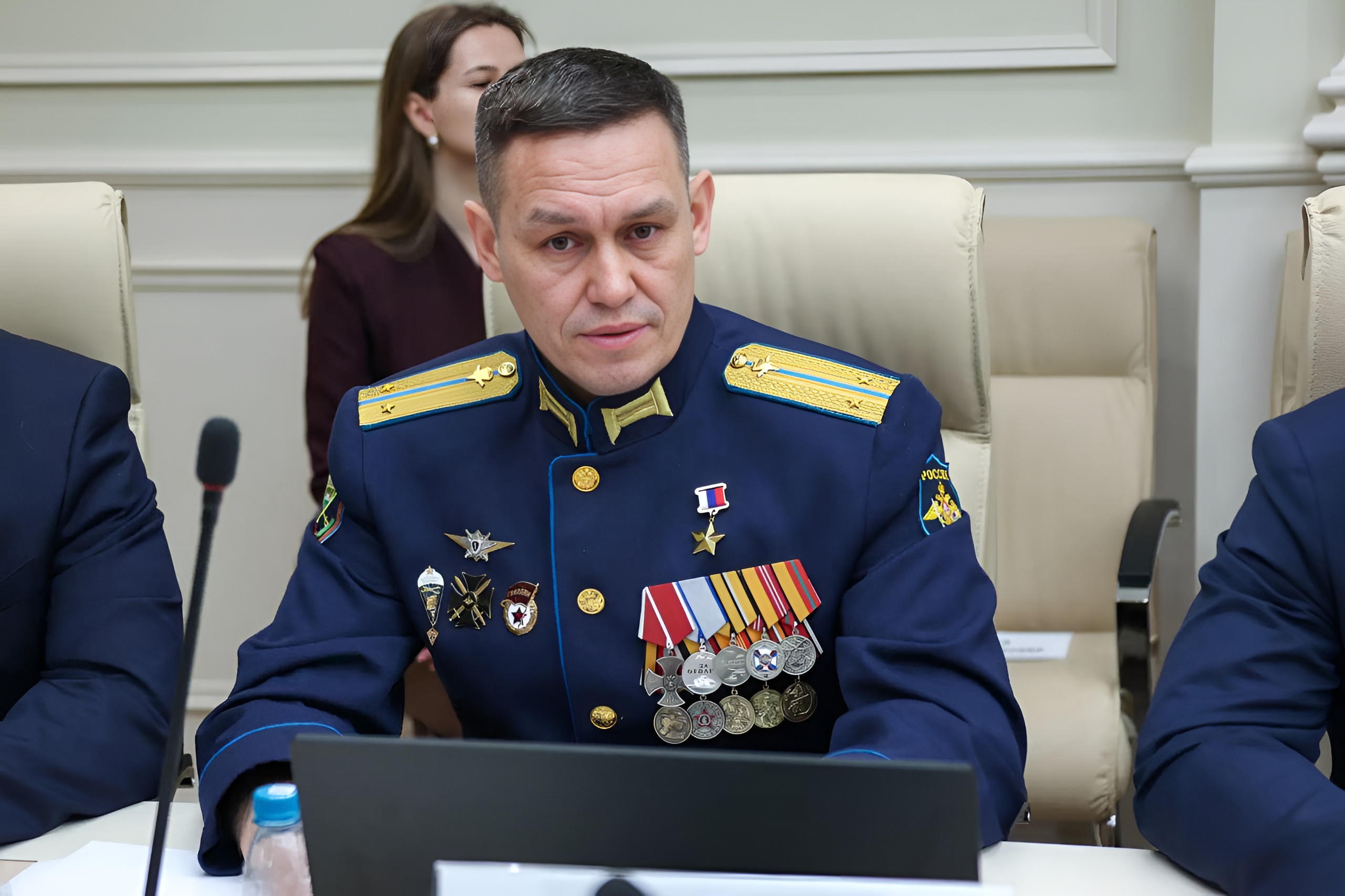 Герой России из Новороссийска учится на психолога и пишет портреты своих товарищей