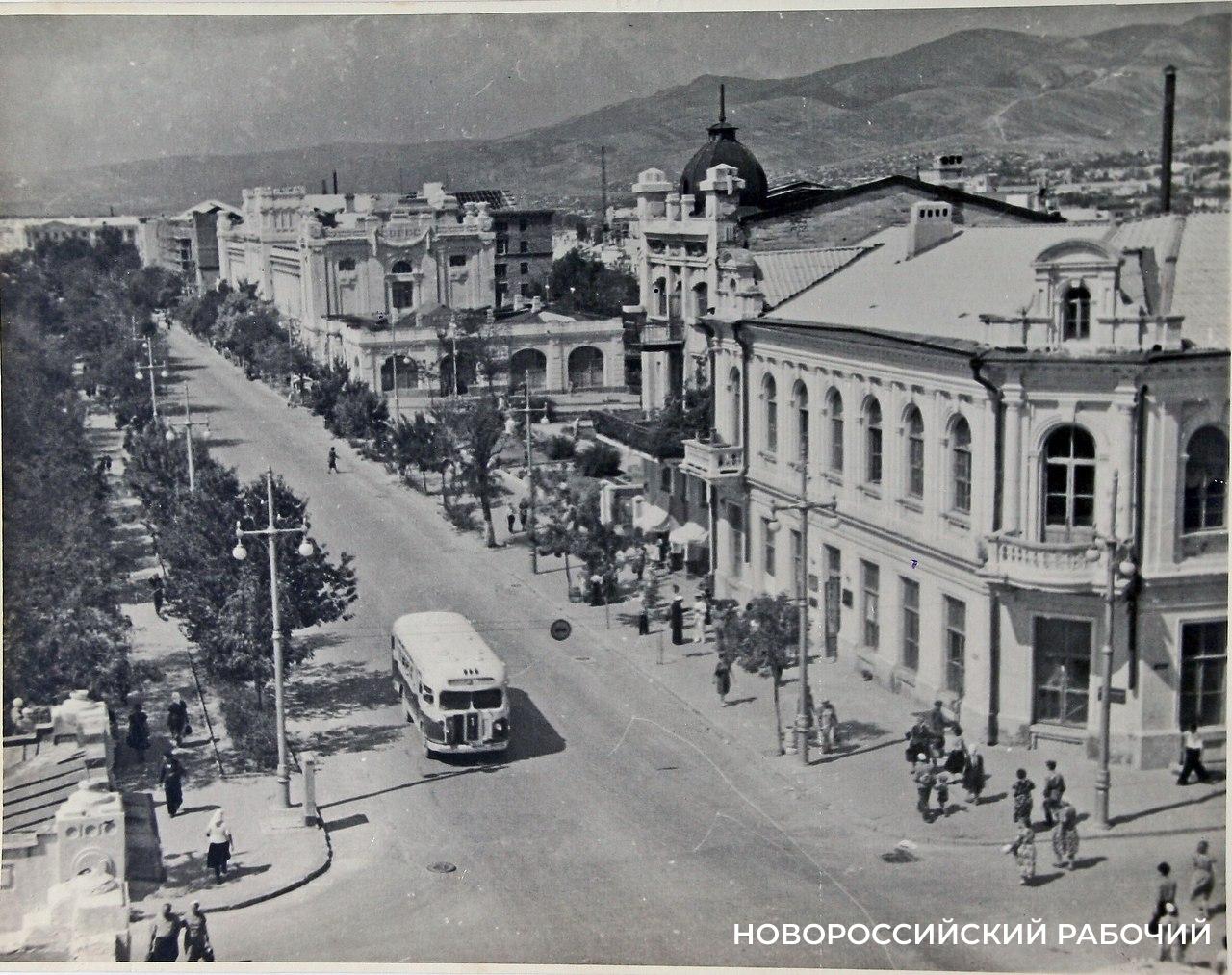 11 мая 1951 года на городские маршруты впервые вышли более вместительные автобусы