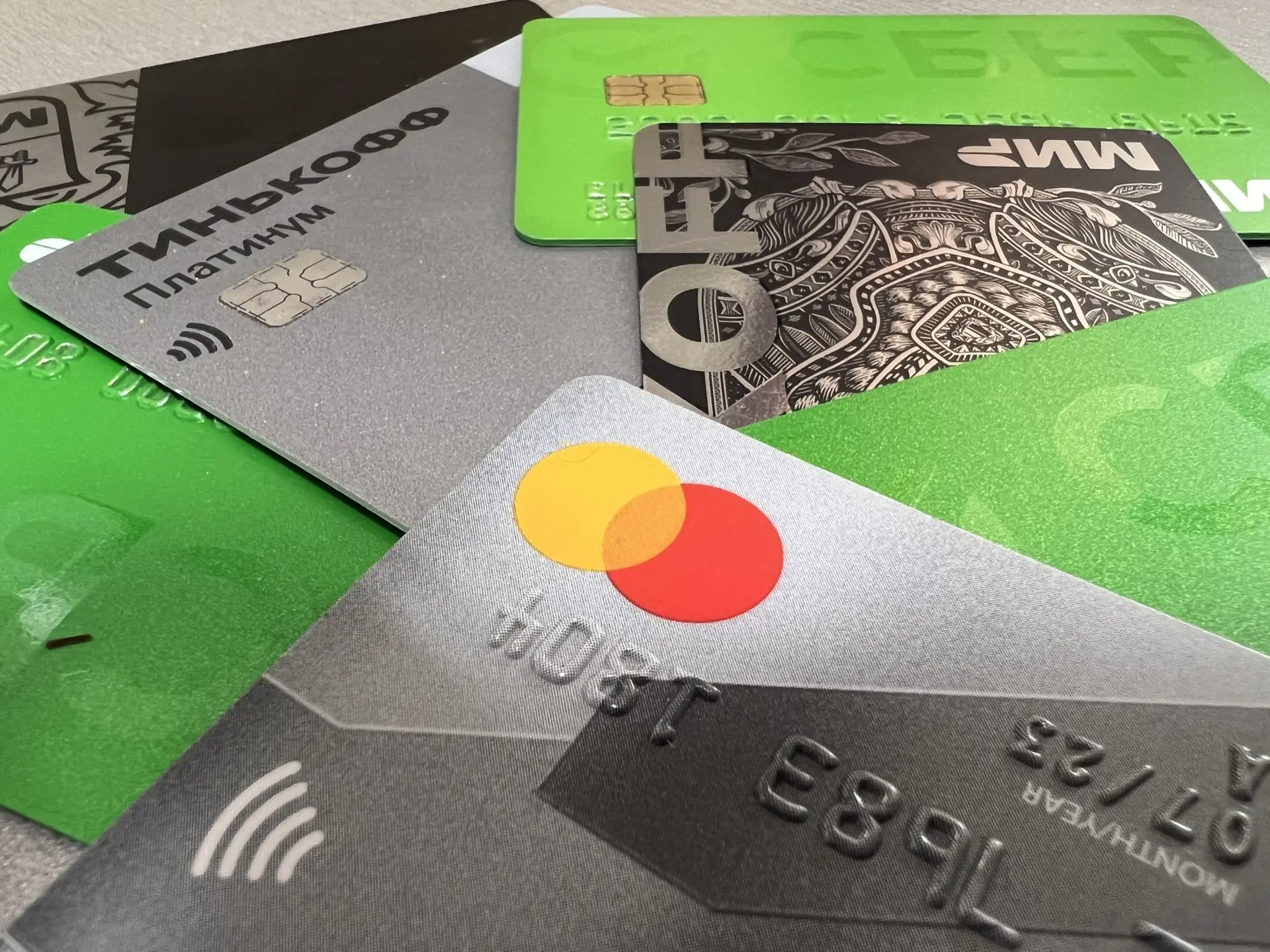 Установят «разумный предел» — не более 20 банковских карт каждому